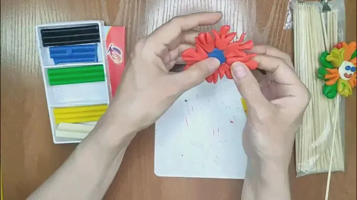 Лепим с детьми поделку из пластилина Радость.
